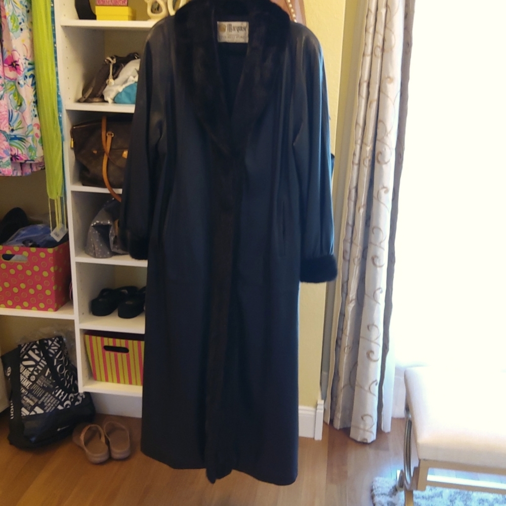 Is beautiful mink and leather jacket size extra large